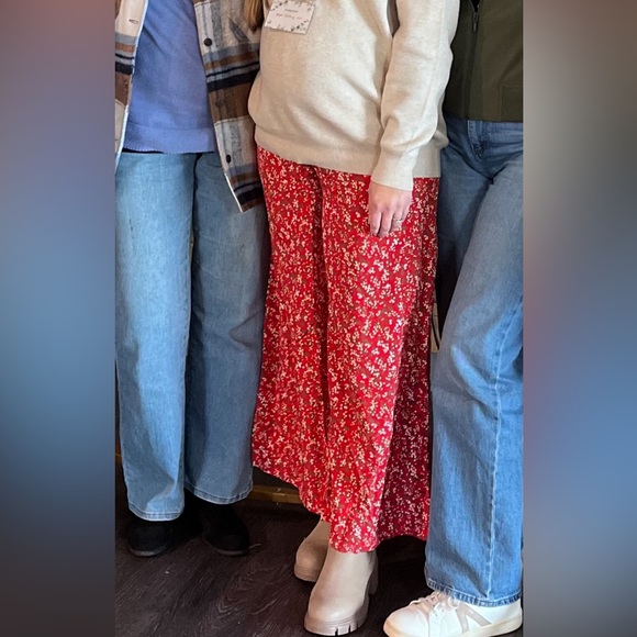 Maternity Red Floral Wide-Leg Pants - Picture 6 of 6